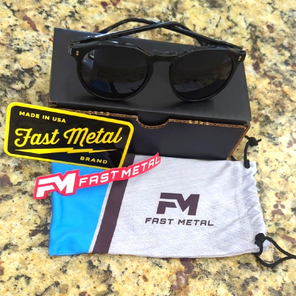 NIB Reckless Shiny Black Frame Smoke Polarized Lens Sunglasses